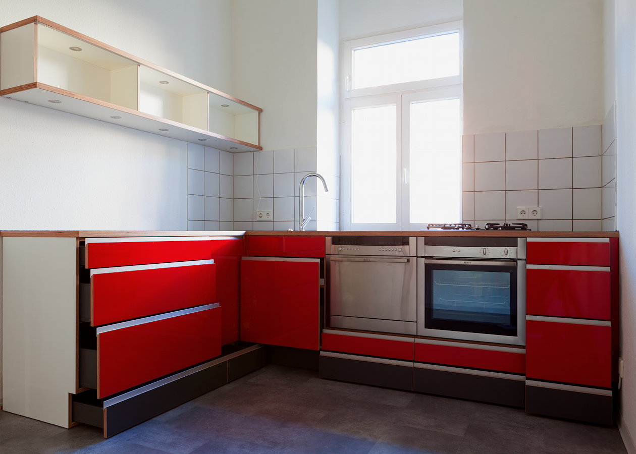 Rote Küche, Küchen, Dirk Schinker, Schreinermeister, Freiburg, Material Multiplex, Schichtstoff, Aluminium